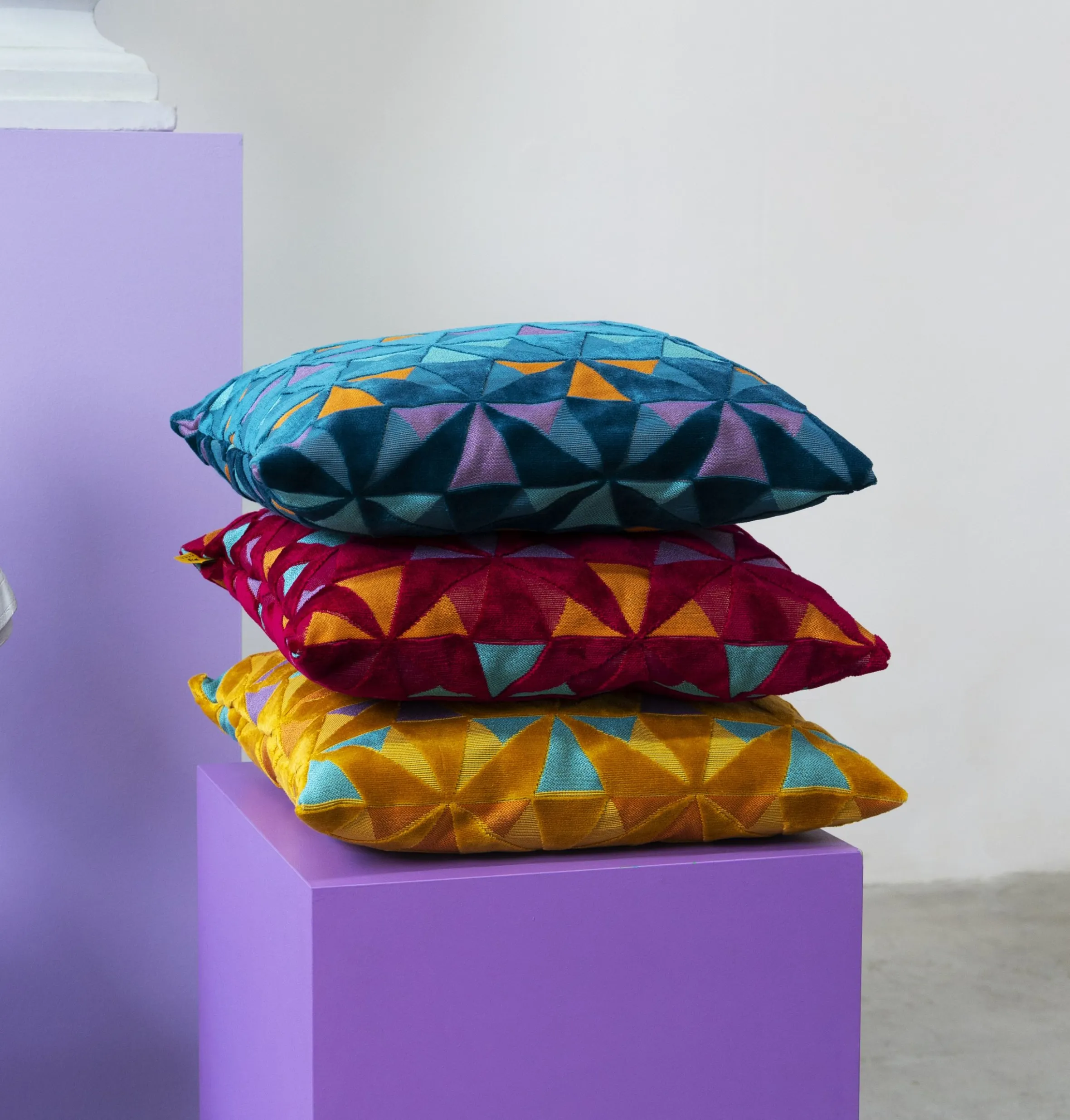 Retro Kissen Start The Fireworks in drei verschiedenen Farben