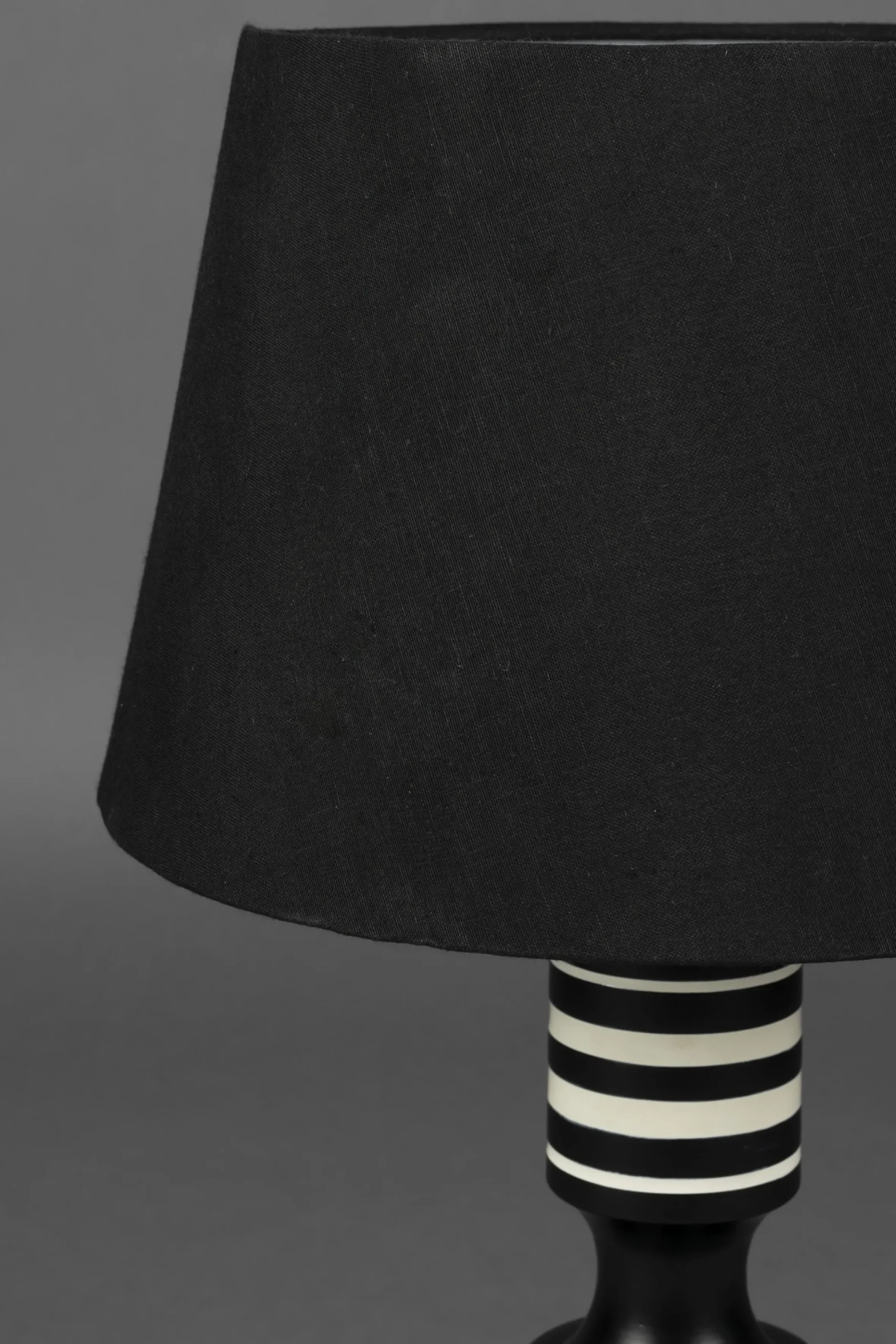 Retro Tischlampe Virgil Schwarz Weiß 60 cm