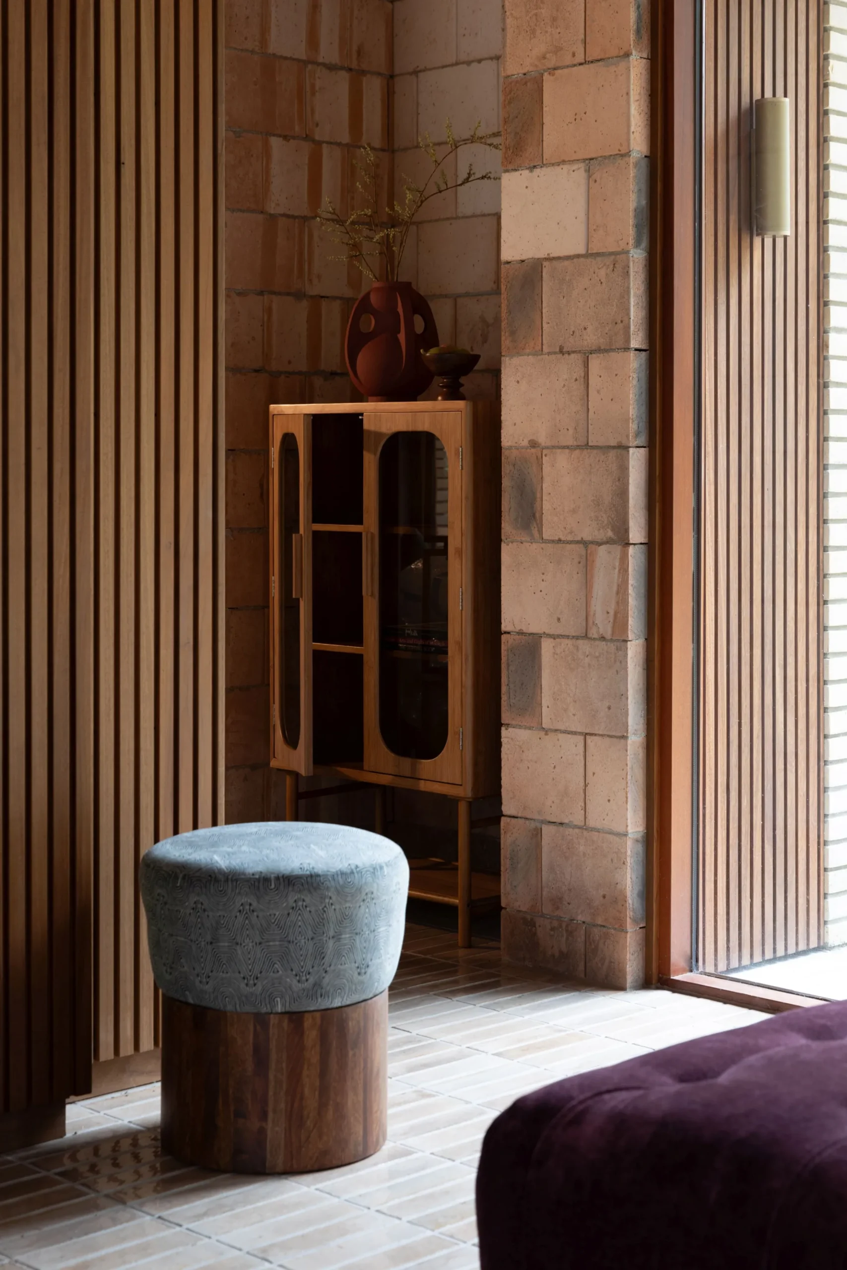 Retro Vitrine Hochkommode Caroun Bambus Rauchglas