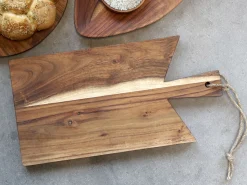 Schneidebrett Servierbrett Tapasbrett Laon Gezackt aus beständigem Akazienholz Geölt