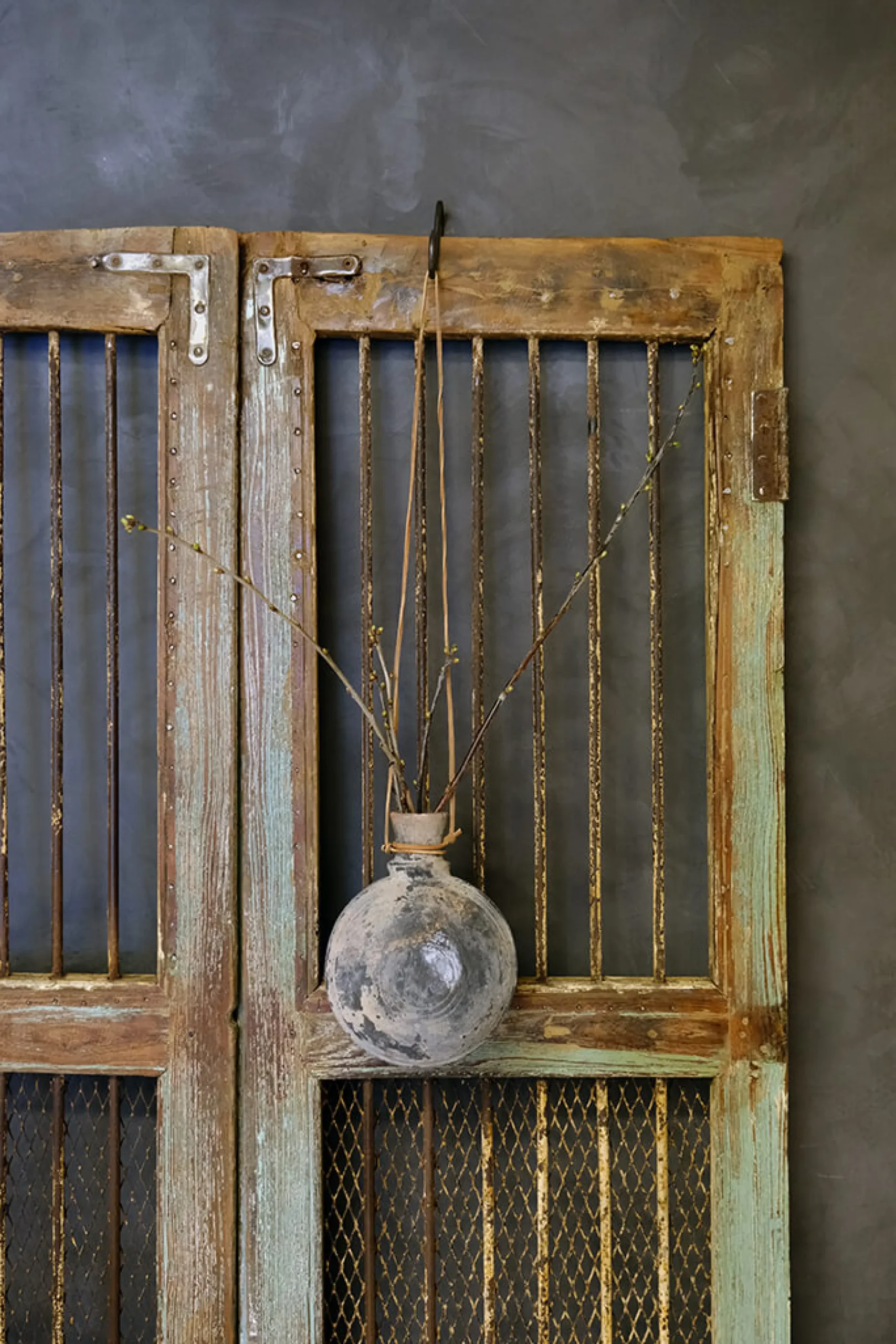 Vintage Deko Tonflasche mit Lederband