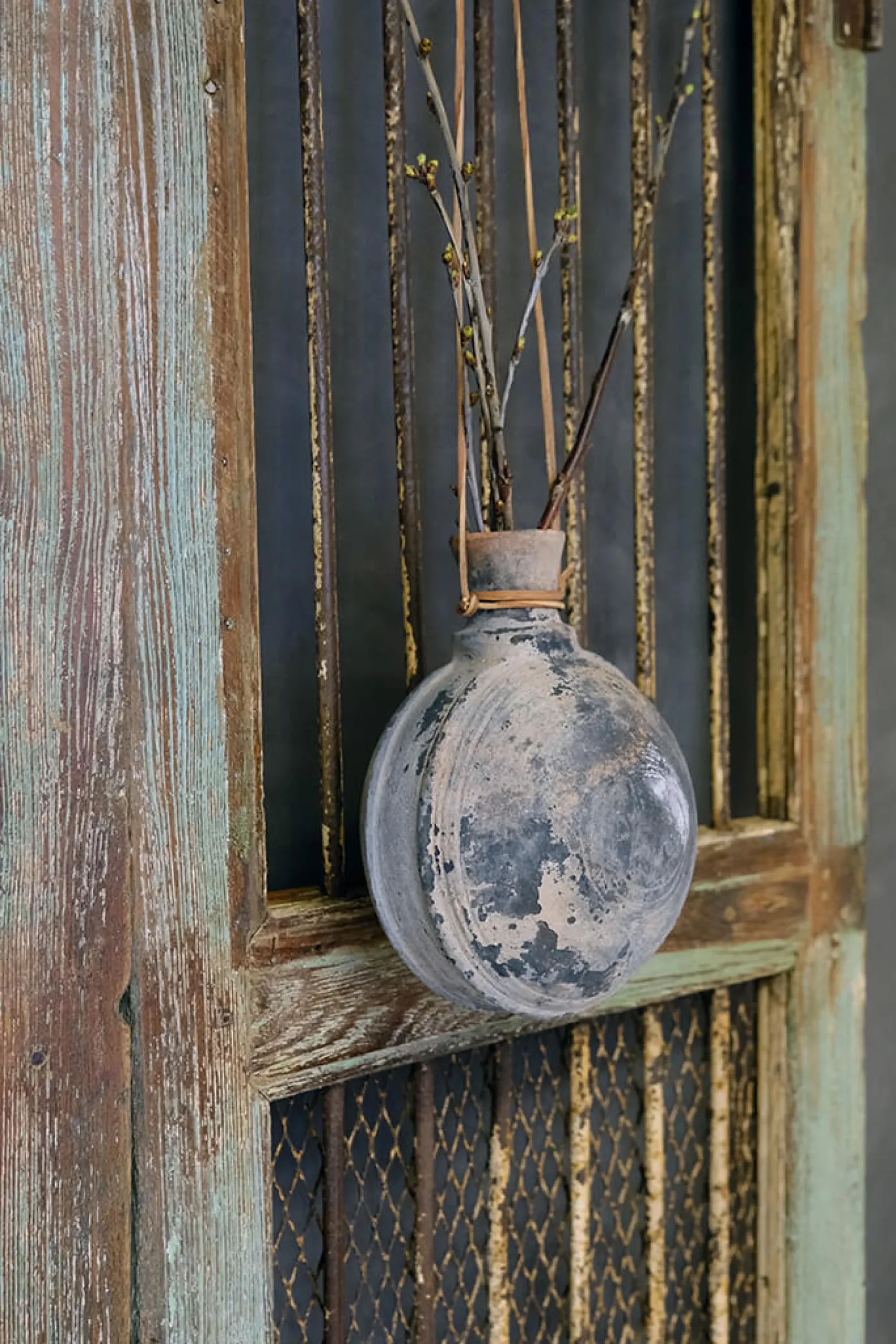 Vintage Deko Tonflasche mit Lederband