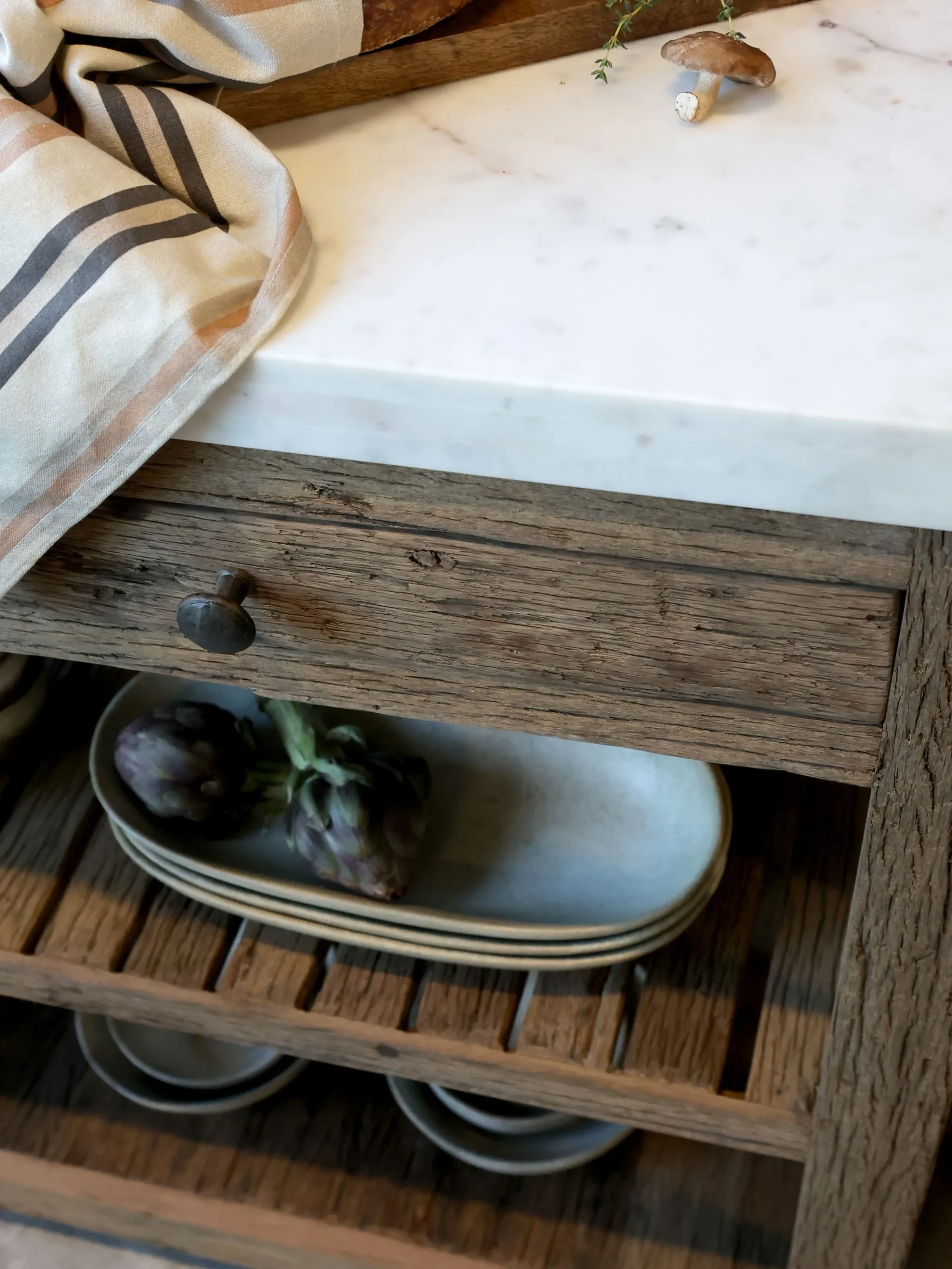 Vintage Kücheninsel Anrichtetisch Grimaud recyceltes Holz und Marmorplatte