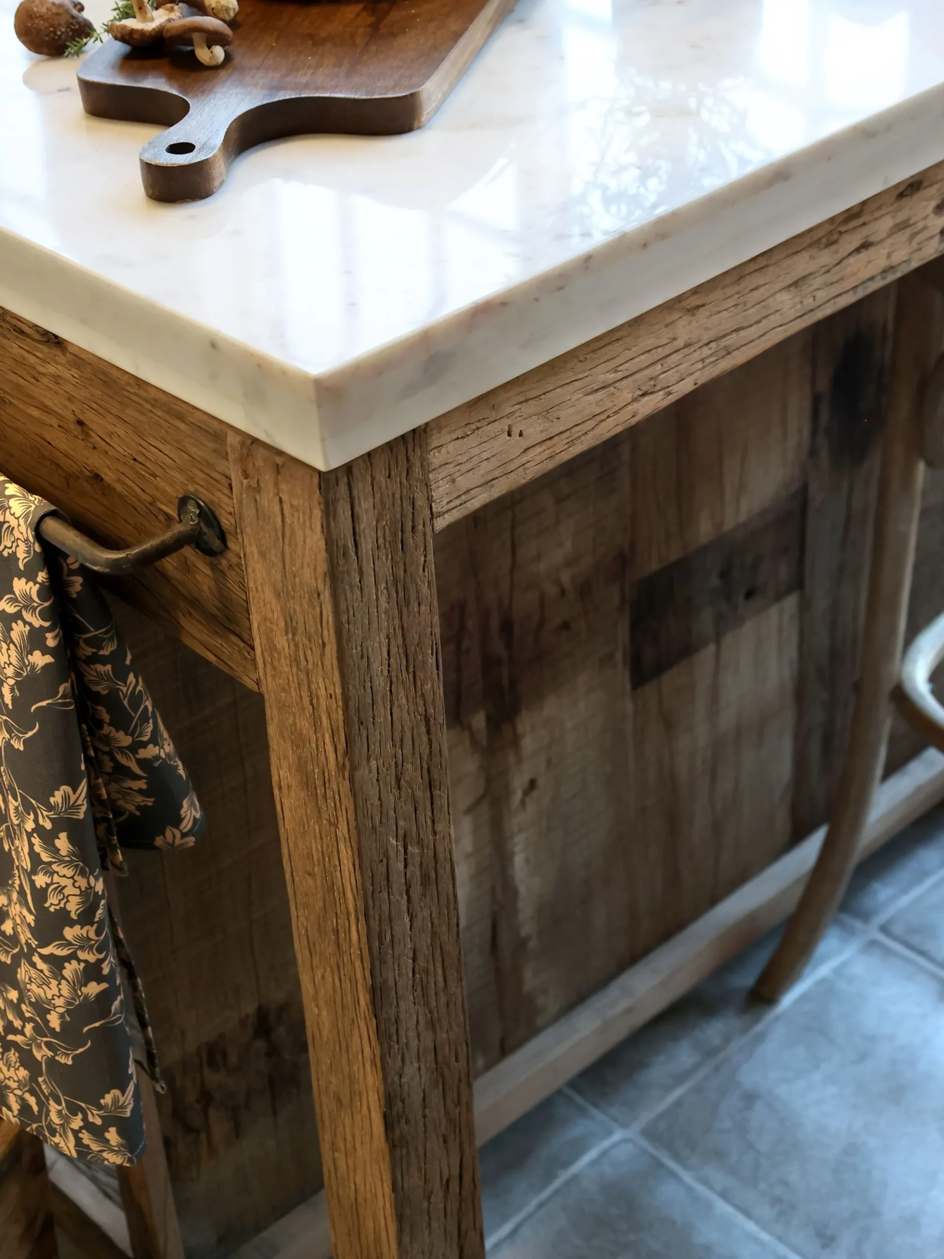 Vintage Kücheninsel Anrichtetisch Grimaud recyceltes Holz und Marmorplatte