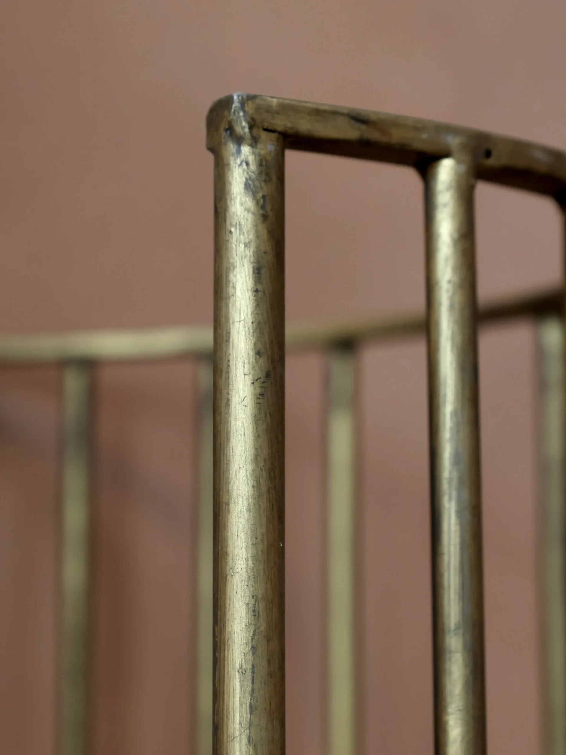 Vintage Regal Standregal Vincent Oval Antik Messing Finish