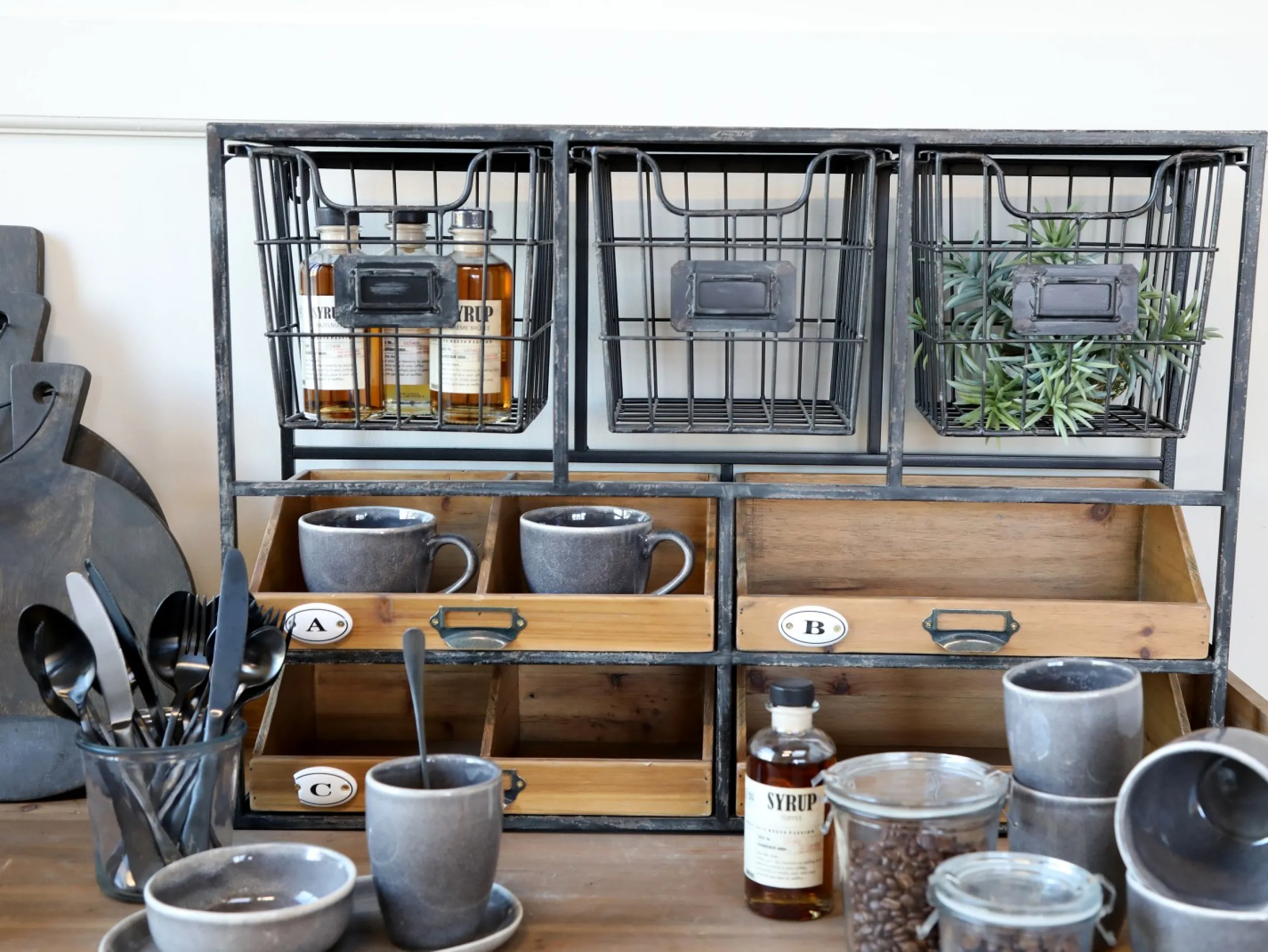 Vintage Wandregal Bruno 4 Schubladen 3 Gitterfächern Schwarz