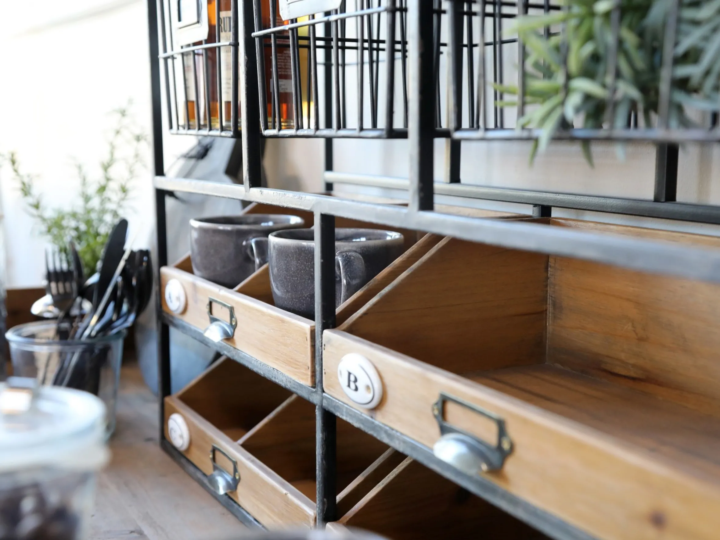 Vintage Wandregal Bruno 4 Schubladen 3 Gitterfächern Schwarz